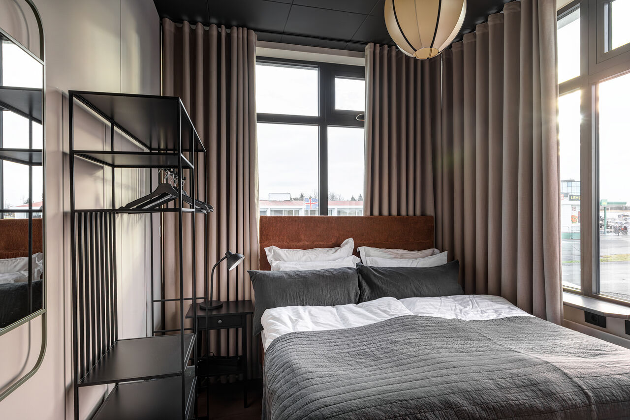 A bedroom in the Penthouse by the window