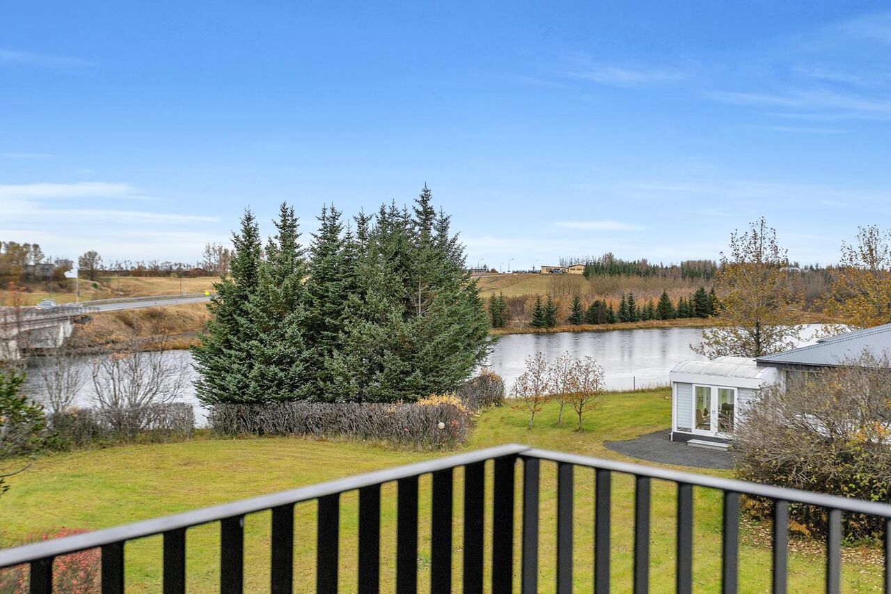 The view from the balcony of the penthouse over trees to the river Rangá